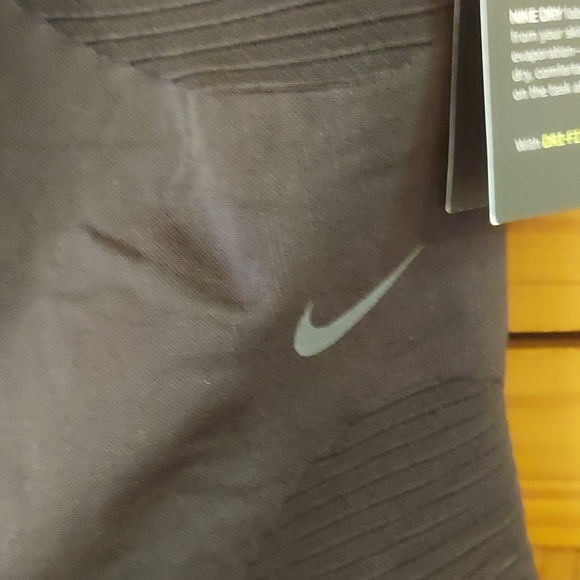 Nike - Picture 5 of 15